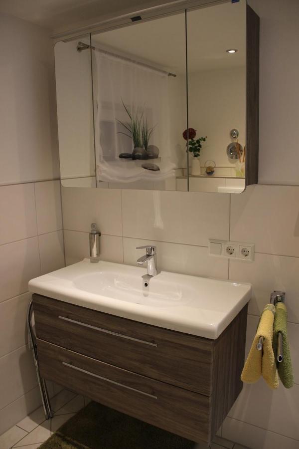 Haus Janssen-Wehrle Apartment ทิทิเซ-นอยชตัดท์ ภายนอก รูปภาพ