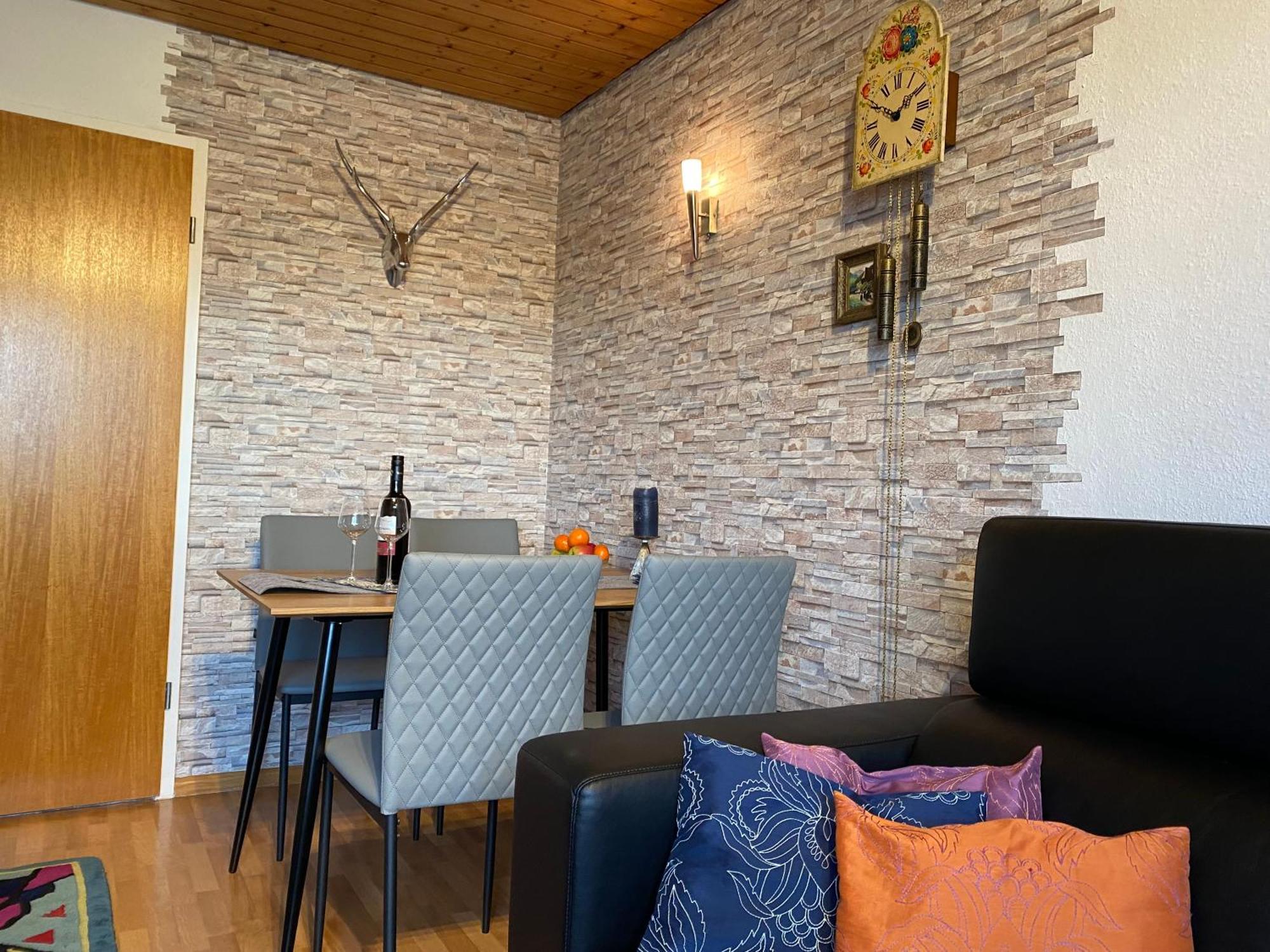 Haus Janssen-Wehrle Apartment ทิทิเซ-นอยชตัดท์ ภายนอก รูปภาพ